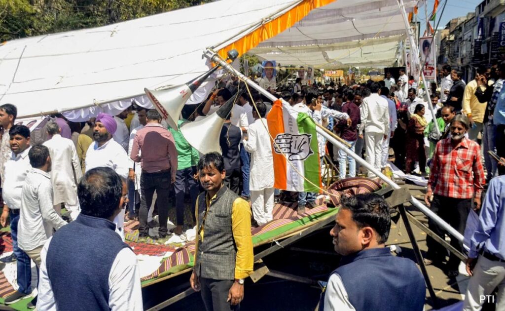 Congress Leaders, Workers Injured As Stage Collapses During Protest