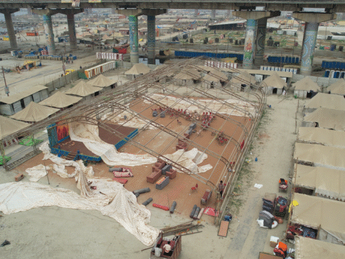 ड्रोन VIDEO से देखिए उजड़ता कुंभ नगर:मजदूर टेंट-तंबू हटा रहे, करोड़ों की भीड़ वाला मेला वीरान नजर आ रहा