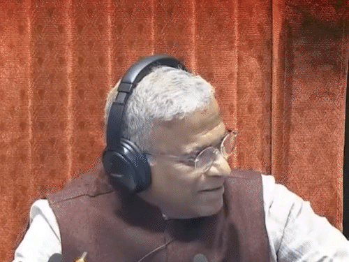राज्यसभा में खड़गे के 'ठोकेंगे' वाले बयान पर हंगामा:डिप्टी चेयरमैन ने बोलने से रोका तो कहा- क्या-क्या ठोकना है, हम ठीक से ठोकेंगे