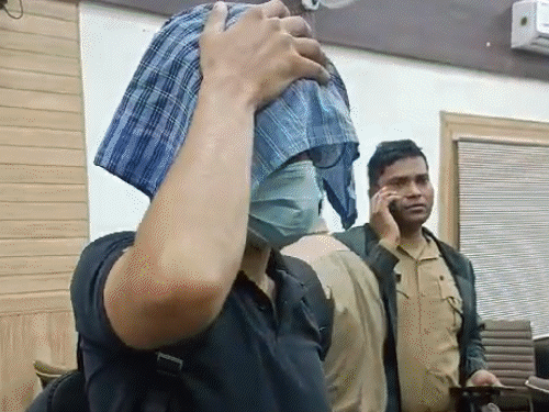 बिग बॉस की तरह नजर रखता था सरगना:डिजिटल अरेस्ट की स्क्रिप्ट देते, लड़की की आवाज निकलवाते; लखनऊ में म्यांमार से आए युवकों ने सुनाई कहानी