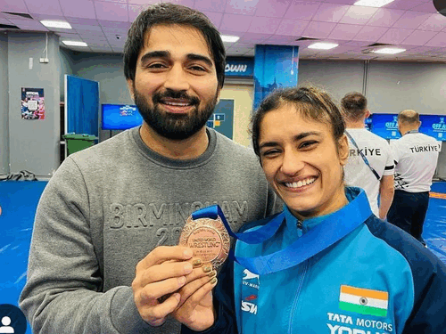 रेसलर विनेश फोगाट मां बनने वाली हैं:कांग्रेस MLA ने प्रेग्नेंसी अनाउंस की; पति ने एयरपोर्ट पर प्रपोज किया, शादी में 8 फेरे लिए थे