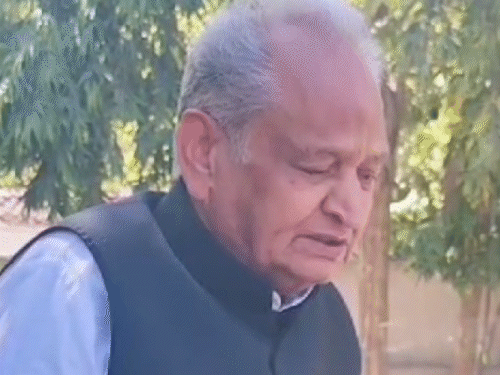 गहलोत ने मणिशंकर अय्यर को बताया सिरफिरा:बोले- राजीव गांधी और पाकिस्तान पर उनके बयान फ्रस्ट्रेशन की पराकाष्ठा