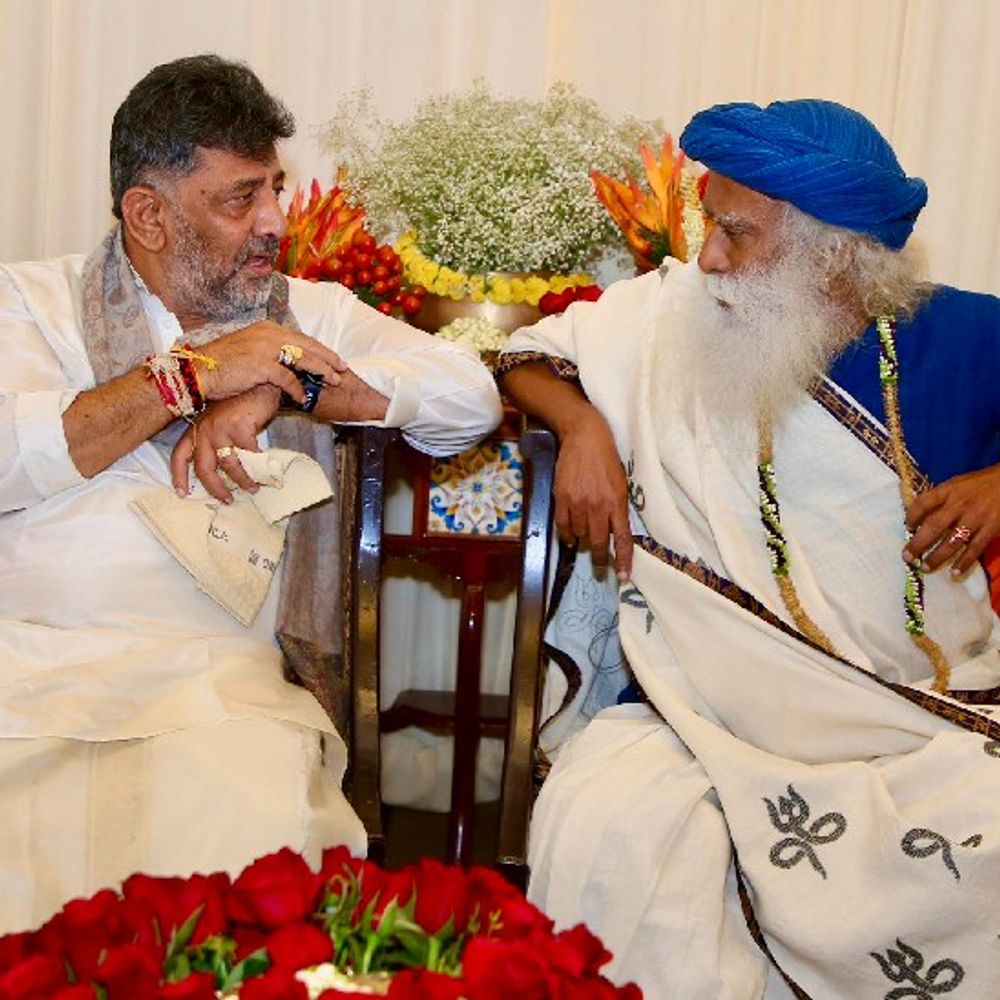 कर्नाटक के डिप्टी CM बोले-हिंदू पैदा हुआ, हिंदू ही मरूंगा:ईशा योग सेंटर में अमित शाह के साथ थे, कांग्रेस नेताओं ने सवाल उठाया