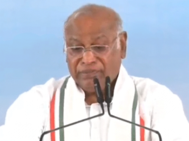 खड़गे बोले- पहलगाम पर सर्वदलीय बैठक में PM नहीं आए:राजस्थान कांग्रेस अध्यक्ष डोटासरा ने कहा- एक के बदले 100 सिर का क्या हुआ मोदीजी