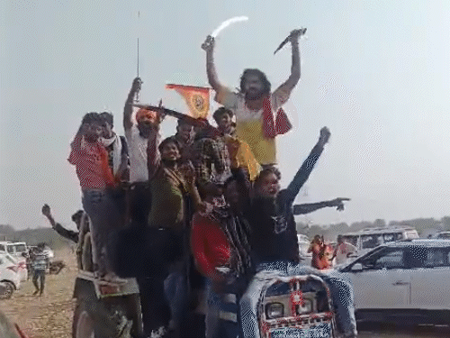 आगरा में करणी सेना ने तोड़फोड़ की, हाईवे जाम किया:राणा सांगा पर बयान देने वाले सपा सांसद का घर छावनी बना