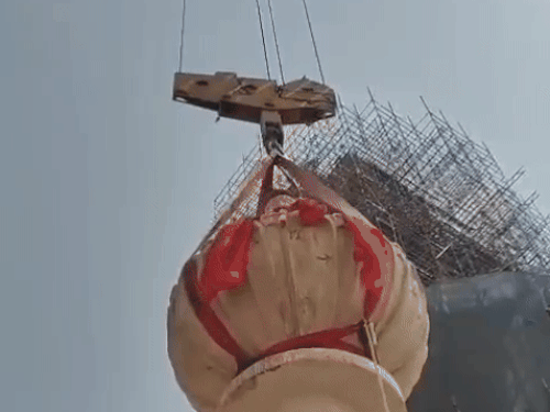 राम मंदिर के मुख्य शिखर पर कलश स्थापित:वैदिक मंत्रोच्चार के बीच हवन-पूजन हुआ; सुरक्षा के लिए बनेगी 4Km लंबी दीवार