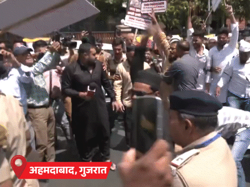 नया वक्फ कानून-SC याचिकाओं की अर्जेंट सुनवाई पर विचार करेगा:अब तक 12 याचिकाएं दाखिल, जम्मू-कश्मीर विधानसभा में बिल की कॉपी फाड़ी गई