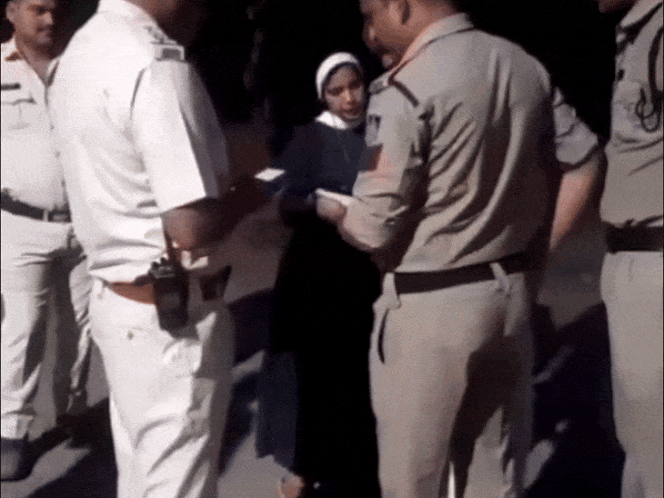 सतना के चर्च हॉस्टल में नाबालिग छात्रा की लाश मिली:गले पर फंदे के निशान, हिंदू संगठनों के गंभीर आरोप; असम की रहने वाली थी