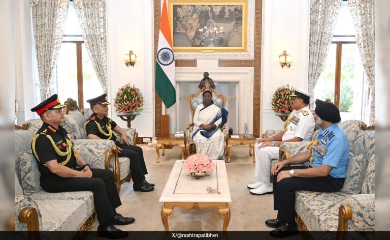 CDS Anil Chauhan, 3 Services Chiefs Brief President Murmu About Operation Sindoor