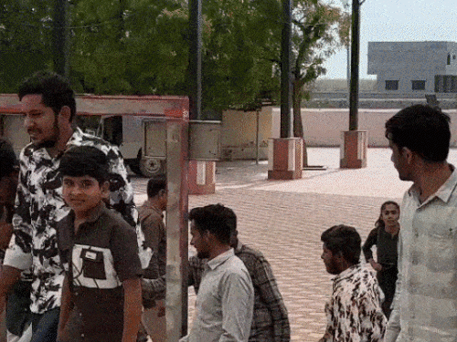राजकोट, जामनगर समेत गुजरात से सभी एयरपोर्टस खुले:मंदिरों में उमड़ी भक्तों की भीड़, गुजरात से राजस्थान जाने वाली सभी ट्रेनें भी हुईं बहाल