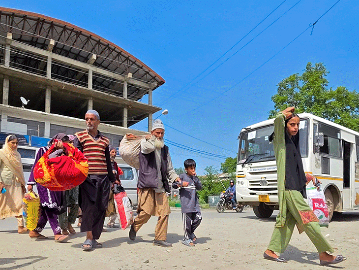 सीजफायर का चौथा दिन, भारत-PAK के हालात 25 PHOTOS::बॉर्डर से लगे गांवों के लोग घर लौट रहे, पाकिस्तान में बच्चों ने सैनिकों को सलामी दी
