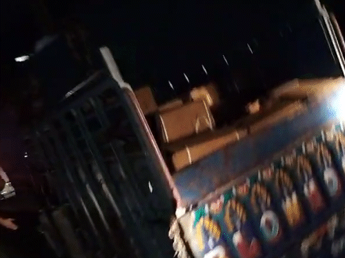 जयपुर में हाईवे पर पिकअप में 2075KG विस्फोटक मिला:पुलिस ने गाड़ी को सीज किया; ड्राइवर और मालिक का नहीं चला पता