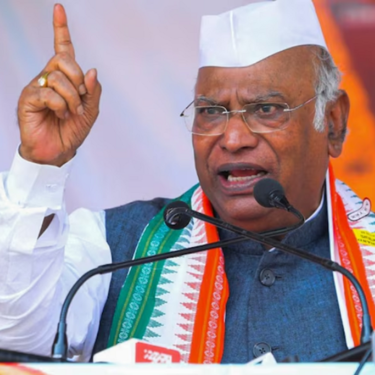 खड़गे का सवाल-क्या PM ने विदेशों में सिर्फ फोटो खिंचवाए:11 साल में मोदी ने 72 देशों के 151 दौरे किए, फिर भी भारत अकेला रह गया