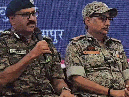 450 IED पार कर पहाड़ी पर चढ़े जवान...31 नक्सली मारे:250 गुफाओं में ठिकाना, 4 वेपन फैक्ट्रियां तबाह; शाह बोले-2026 तक भारत नक्सलमुक्त होना तय