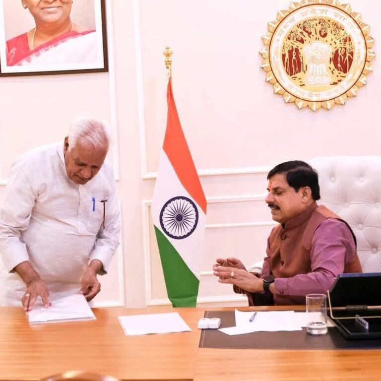 सिंधिया जी के खिलाफ बोला तो जुबान काट लेंगे:सीईओ पर भड़के चंदेरी विधायक; वीडियो कॉल पर कहा- अपमानजनक शब्द बर्दाश्त नहीं