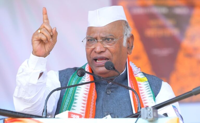 "Fog Of War Is Clearing": Mallikarjun Kharge Targets Centre Over Chief of Defence Staff General Anil Chauhan's Remark