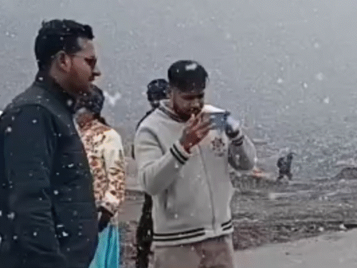 कुल्लू के ज़िंगजिंगबार में मई महीने में बर्फबारी:सरचू में ताजा हिमपात, मनाली में हल्की बारिश, टूरिस्टों की भीड़ बढ़ी, सुरक्षा कड़ी