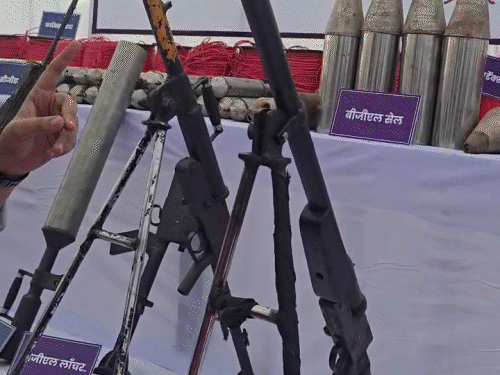नक्सली बना रहे स्नाइपर, खर्च सिर्फ 20-25 हजार:500 मीटर दूर तक निशाना, पहली बार मेगा स्नाइपर और बिग साइज BGL बरामद
