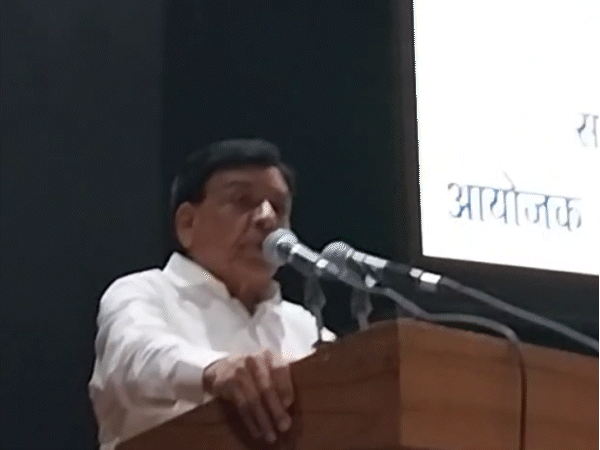 ऑपरेशन सिंदूर पर अब एमपी के डिप्टी-सीएम का विवादित बयान:बोले-सेना प्रधानमंत्री के चरणों में नतमस्तक, कांग्रेस ने कहा- ये सेना के शौर्य का अपमान