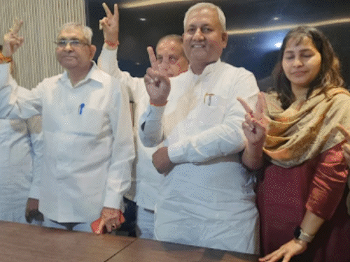दिल्ली में आम आदमी पार्टी को बड़ा झटका:15 पार्षदों ने बगावत की, इंद्रप्रस्थ विकास पार्टी का गठन; मुकेश गोयल बने तीसरे मोर्चे के नेता