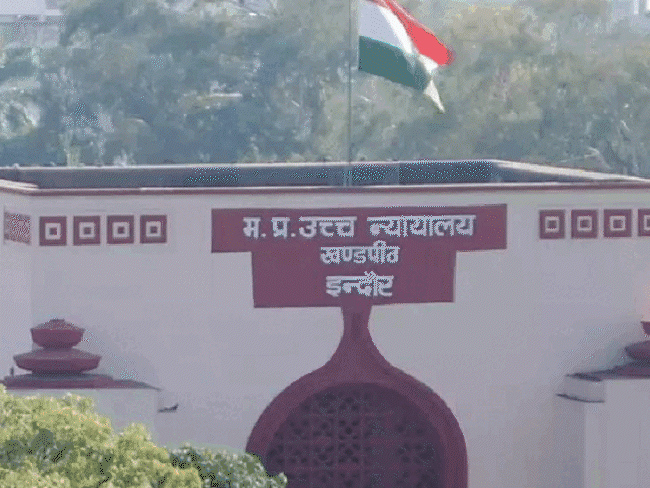 NEET परीक्षा में लाइट गुल, एमपी हाईकोर्ट ने रोका रिजल्ट:पेपर तक नहीं पढ़ पाए थे स्टूडेंट्स; एनटीए का जवाब- रिजल्ट रोकने से सैकड़ों छात्र प्रभावित होंगे