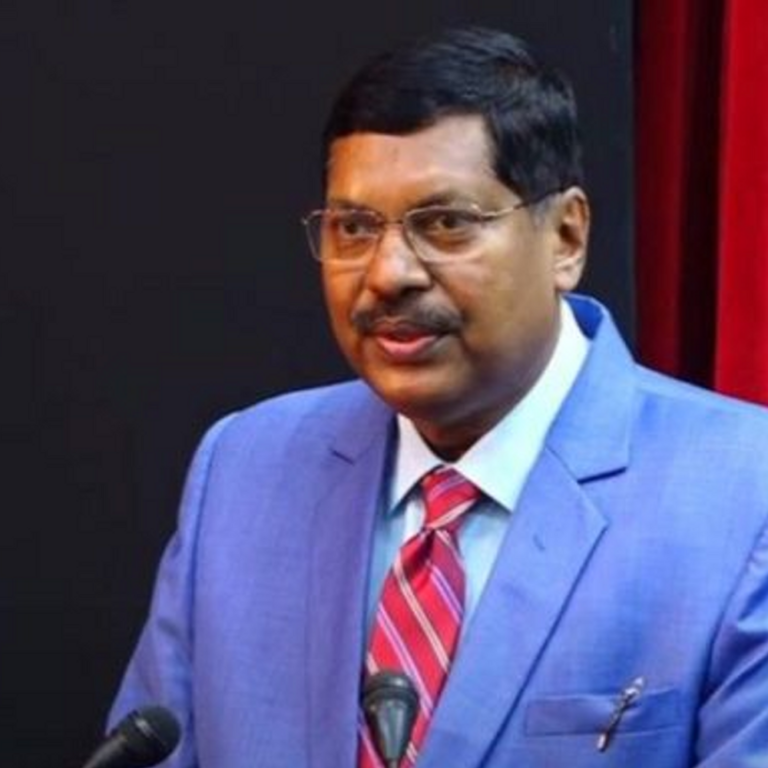 CJI बोले- छुट्टियों में वकील काम नहीं करना चाहते:जज वैकेशन में भी होते हैं, लेकिन पेंडिंग केसों के लिए न्यायपालिका पर ठीकरा फूटता है