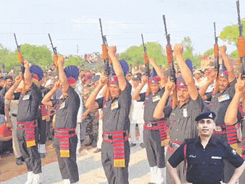 बच्चे का चेहरा देखने से पहले हरियाणा के लांसनायक शहीद:पत्नी 7 महीने की गर्भवती, बोली- मुझे फोन करने वाले थे, सगे भाई भी फौज में