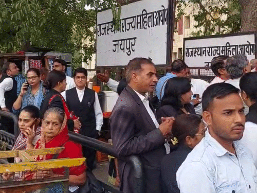 जयपुर में मेट्रो स्टेशन,2 कोर्ट में बम ब्लास्ट की धमकी:मेल में लिखा- 3 आईईडी से होंगे धमाके, कोर्ट परिसर खाली कराए