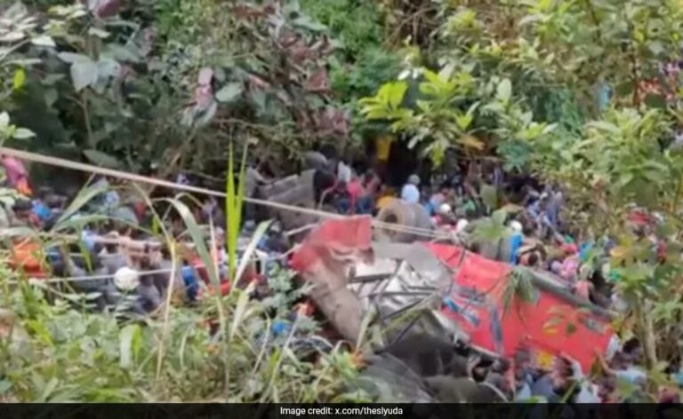 15 Killed, 30 Injured As Overcrowded Bus Skids Off Cliff In Sri Lanka