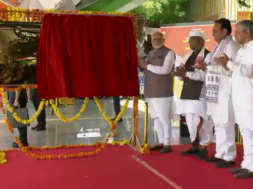 PM बोले- हमारी सेना PAK को घुटनों पर लाई:अब मोदी की नसों में खून नहीं, गर्म सिंदूर बह रहा; ऑपरेशन सिंदूर पर सुनाई कविता