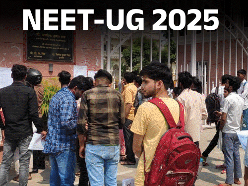NEET UG 2025 एग्जाम खत्म:यूपी में कलावा काटा, पेरेंट्स-पुलिस में झड़प; राजस्थान में बच्चों पर फूल बरसाए; छत्तीसगढ़ में लोअर में पहुंचे स्टूडेंट्स