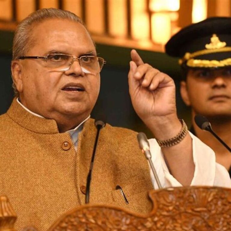 CBI ने पूर्व राज्यपाल सत्यपाल मलिक पर कसा शिकंजा:2200 करोड़ की गड़बड़ी में फंसे, चार्जशीट दाखिल; 5 अन्य लोगों के भी नाम