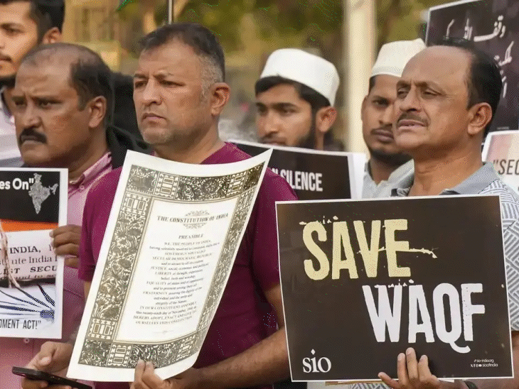 वक्फ कानून के खिलाफ याचिका पर सुनवाई 20 मई को:सुप्रीम कोर्ट ने कहा- अंतरिम राहत के मुद्दे पर विचार करेंगे, केंद्र बोला- यथास्थिति बनी रहेगी