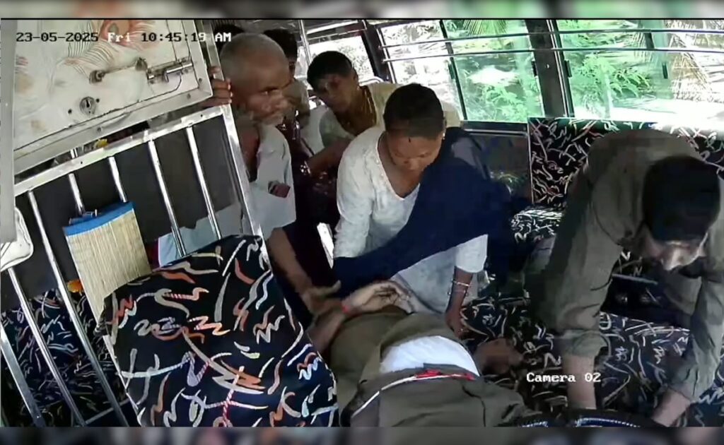 Bus Driver Suffers Heart Attack, Conductor Applies Brakes With His Hands