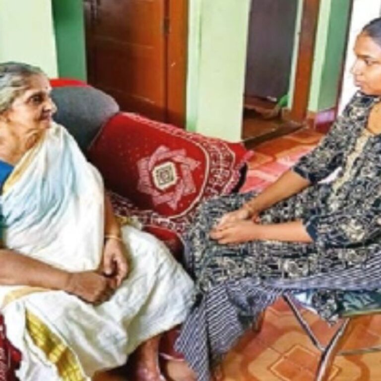 केरल के गांव में कुट्टीकेयर मुहिम चलाई जा रही:इसके जरिए युवाओं को मोबाइल-नशे की लत से दूर रखने की कोशिश, बुजुर्ग-बीमारों संग समय बिताते हैं