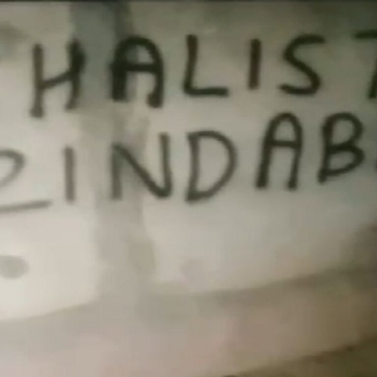 पटियाला में रेलवे स्टेशन के पास देश विरोधी नारे लिखे:पन्नू ने ली जिम्मेदारी; मंदिरों की लाइट बंद करने की धमकी, पुलिस ने नारों को हटाया