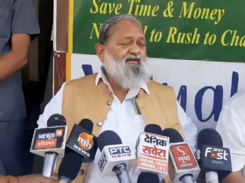 अनिल विज बोले-कांग्रेस नेताओं का दिमाग पाकिस्तान का:पहलगाम हमले पर कहा-कश्मीर की सुरक्षा उमर अब्दुल्ला की जिम्मेदारी, केजरीवाल को जुमलेबाज बताया