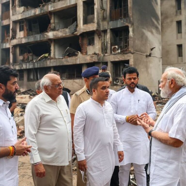 केंद्र ने एयरपोर्ट डायरेक्टर्स को 5 निर्देश दिए:यात्रियों की सुरक्षा, एयर स्ट्रीप-रनवे का ध्यान रखना शामिल; सरकार की एयरलाइंस के साथ रेगुलर मीटिंग होगी