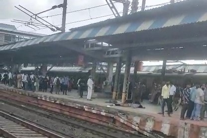 5 Feared Dead After Passengers Fall Off Overcrowded Train Near Mumbai