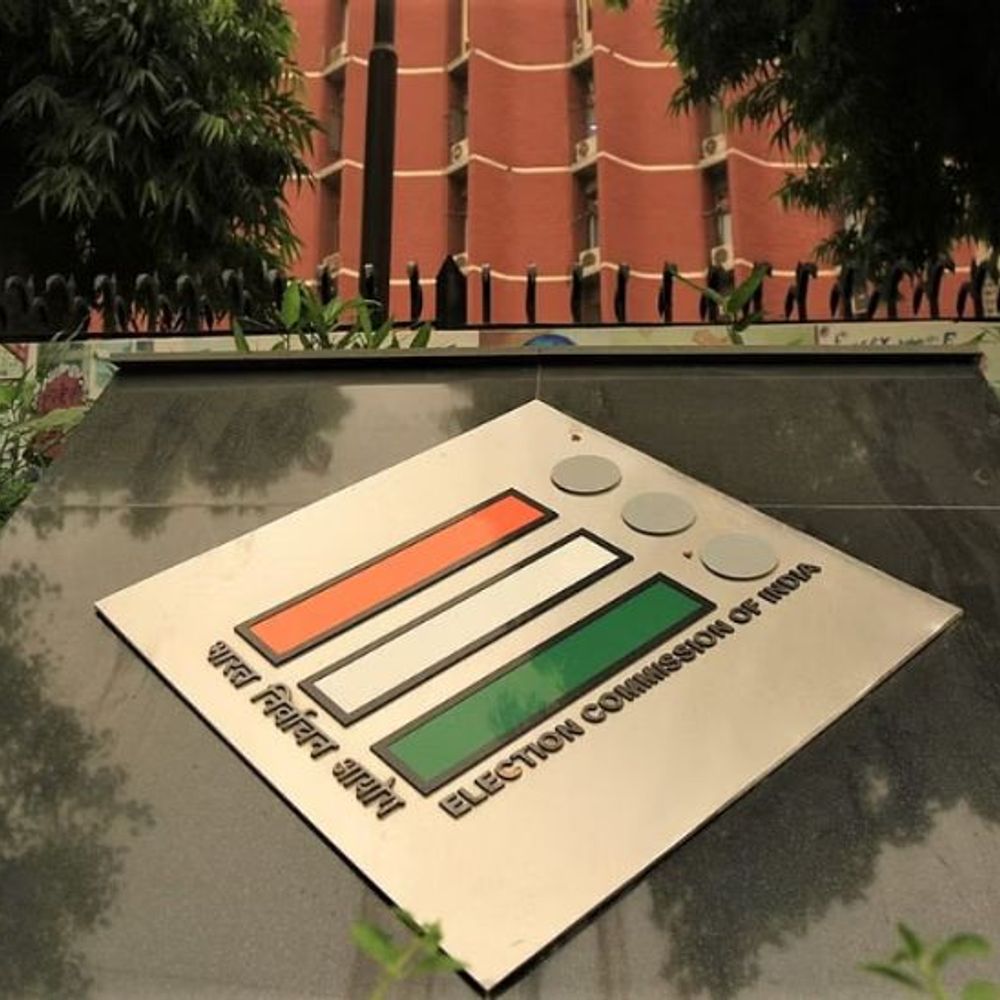 सभी मतदान केंद्रों पर कैमरे लगेंगे, लाइव मॉनीटरिंग होगी:अभी तक 50% सेंटर्स पर ही होती थी; बिहार चुनाव से लागू होगा नियम