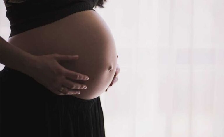 Acid Applied On Pregnant Woman's Abdomen During Delivery At Maharashtra Hospital