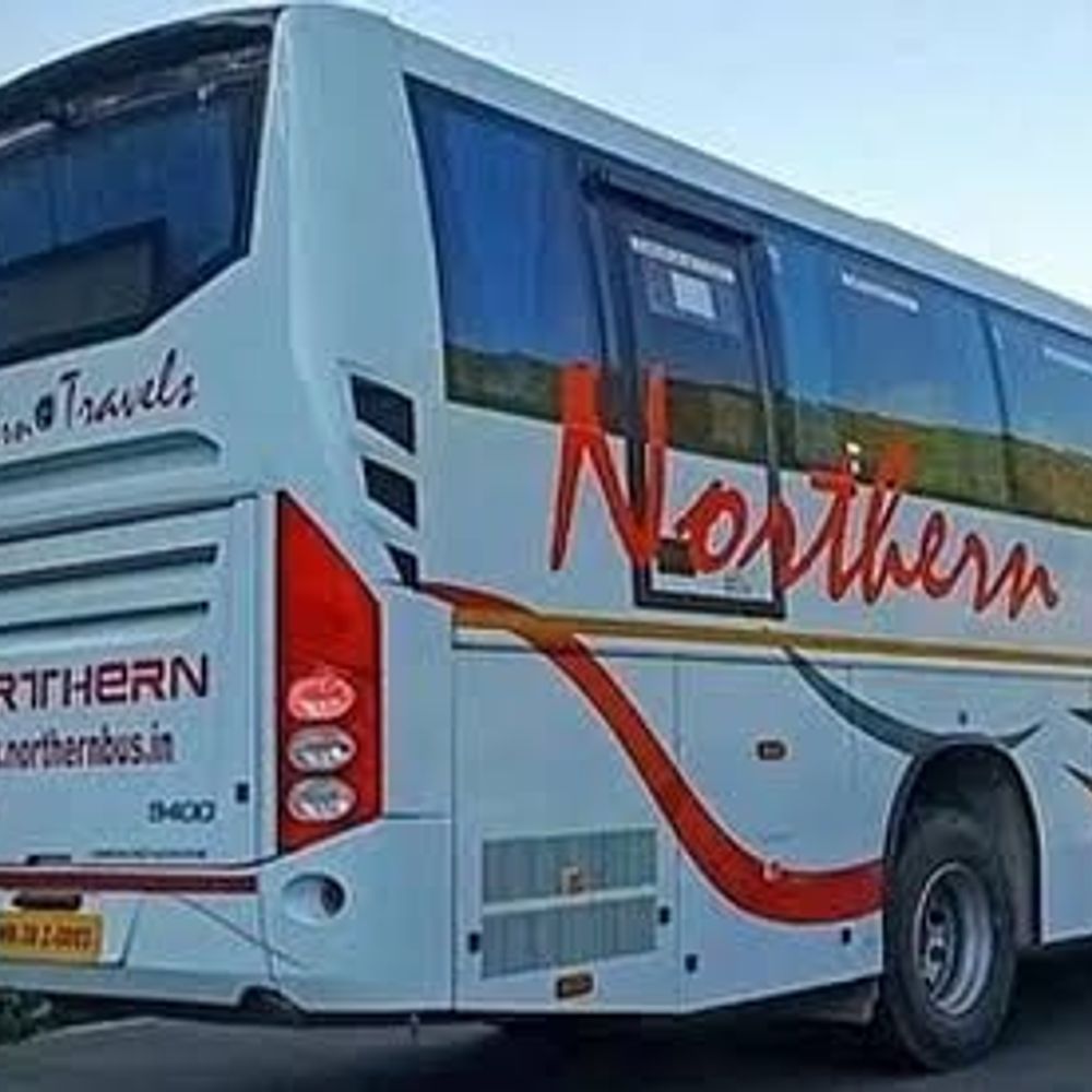 हिमाचल में शराब पीकर बस चला रहा ड्राइवर पकड़ा:15 हजार का चालान; 45 टूरिस्ट सावर थे, पुलिस ने दूरी बस से भेजा दिल्ली