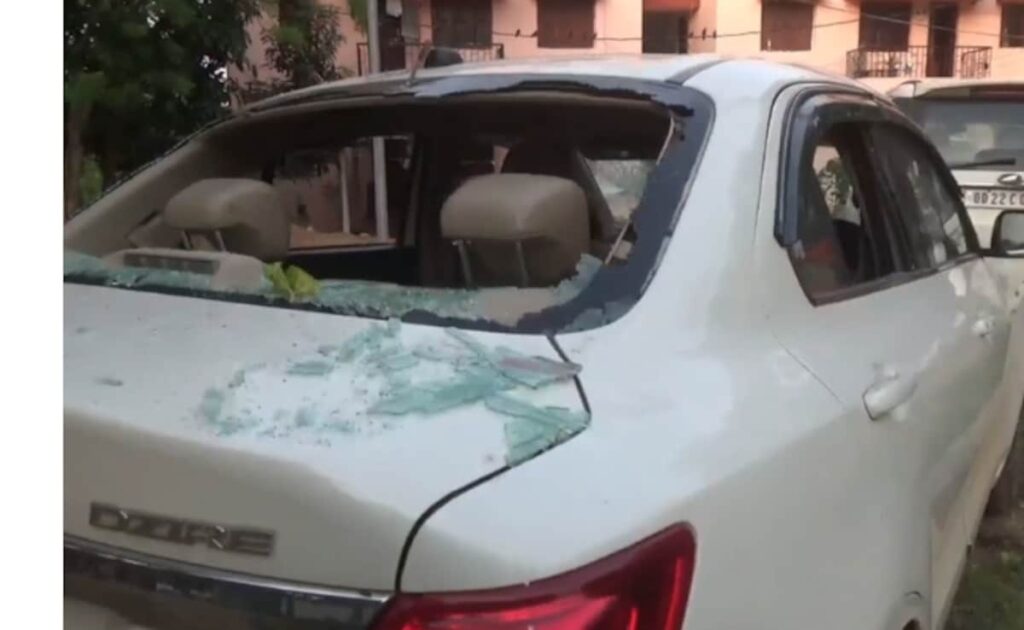 Odisha Official Attacked By Sand Mafia In Front Of Police Station