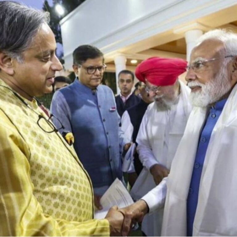 थरूर पर कांग्रेस सांसद बोले-परिंदे को आसमान देखना पड़ता है:शिकारी हर वक्त शिकार की तलाश में; शशि ने कहा था- उड़ने की इजाजत मत मांगो