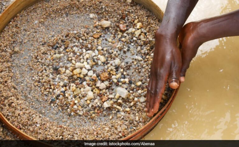 Woman Labourer Finds 2.69 Carat Diamond In Panna After 2 Years Of Search