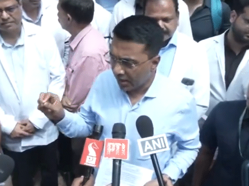 गोवा CM ने डॉक्टर्स की 7 मांगें मानीं, हड़ताल खत्म:स्वास्थ्य मंत्री ने CMO से कहा था- जुबान पर कंट्रोल करना सीखिए