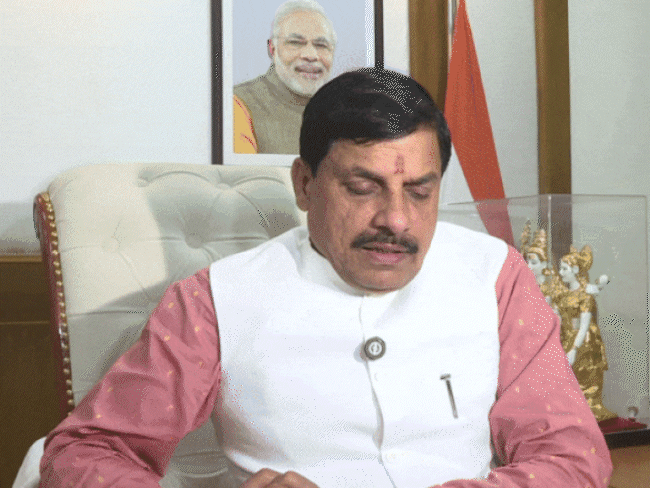 भोपाल में 90 डिग्री मोड़ वाले ब्रिज को लेकर एक्शन:सीएम ने 8 अफसरों को किया सस्पेंड, डिजाइन और निर्माण एजेंसी भी ब्लैकलिस्ट