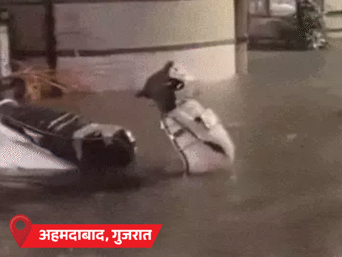 हिमाचल-जम्मू में बादल फटने से 8 की मौत:अहमदाबाद में बाढ़ जैसे हालात, पानी में डूबे घर; आज देश के सभी राज्यों में बारिश