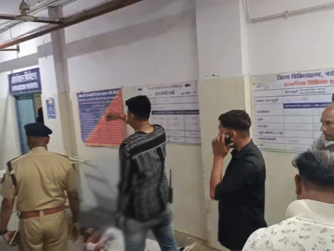 जिला अस्पताल में नर्सिंग छात्रा की हत्या:नरसिंहपुर में आरोपी युवक ने इमरजेंसी वार्ड के बाहर पीटा; चाकू से किए वार