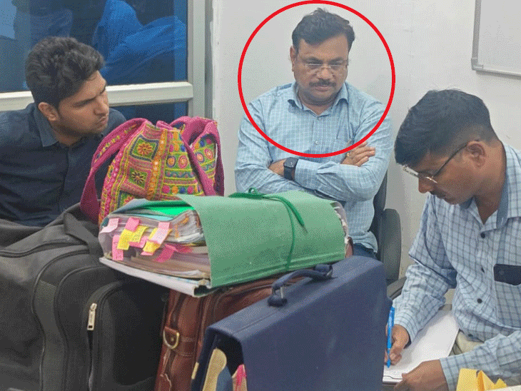 ACB का ASP जगराम पुलिस से भी वसूली करता था:जयपुर में 50 लाख रुपए के साथ पकड़ा गया, घर में महंगी शराब-प्रॉपर्टी के डॉक्युमेंट मिले